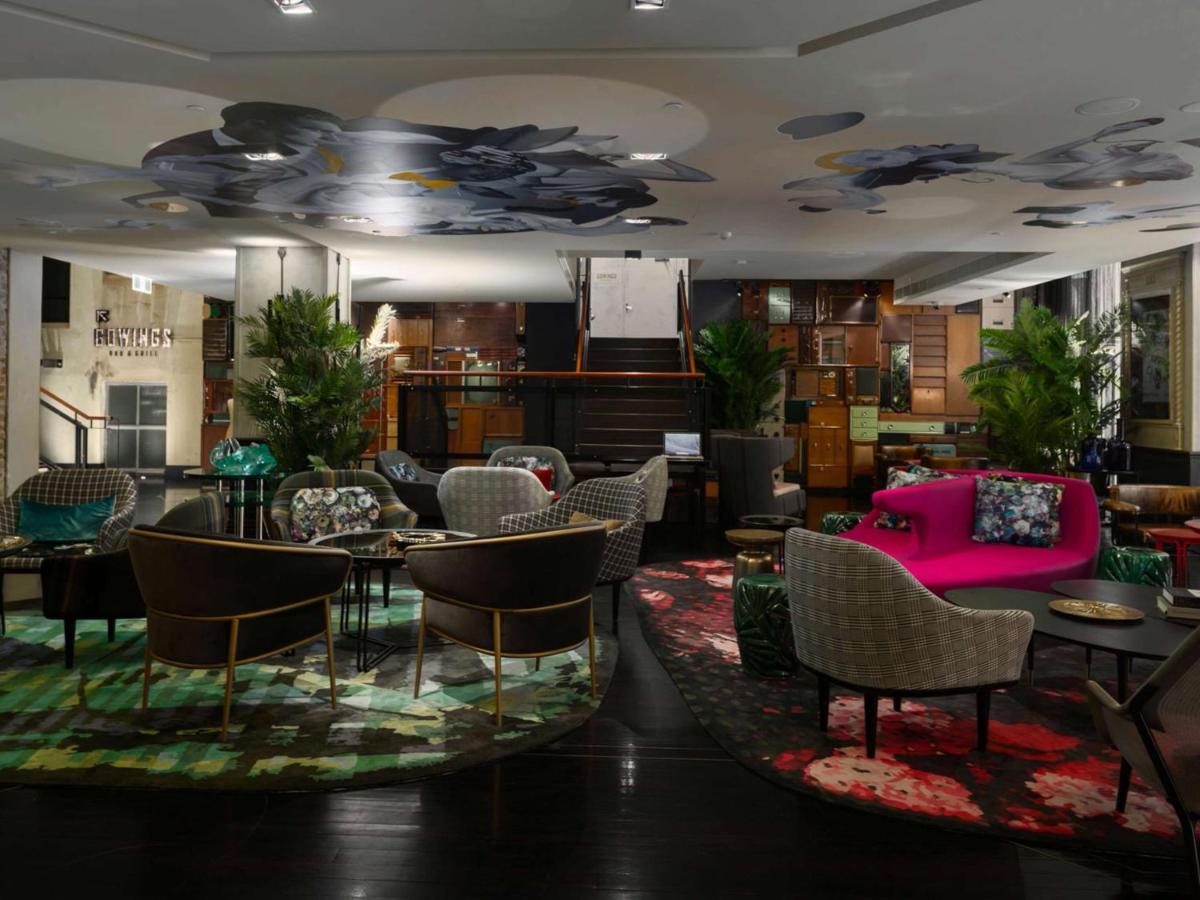 Qt Sydney Hotel Exterior photo The lobby of the hotel