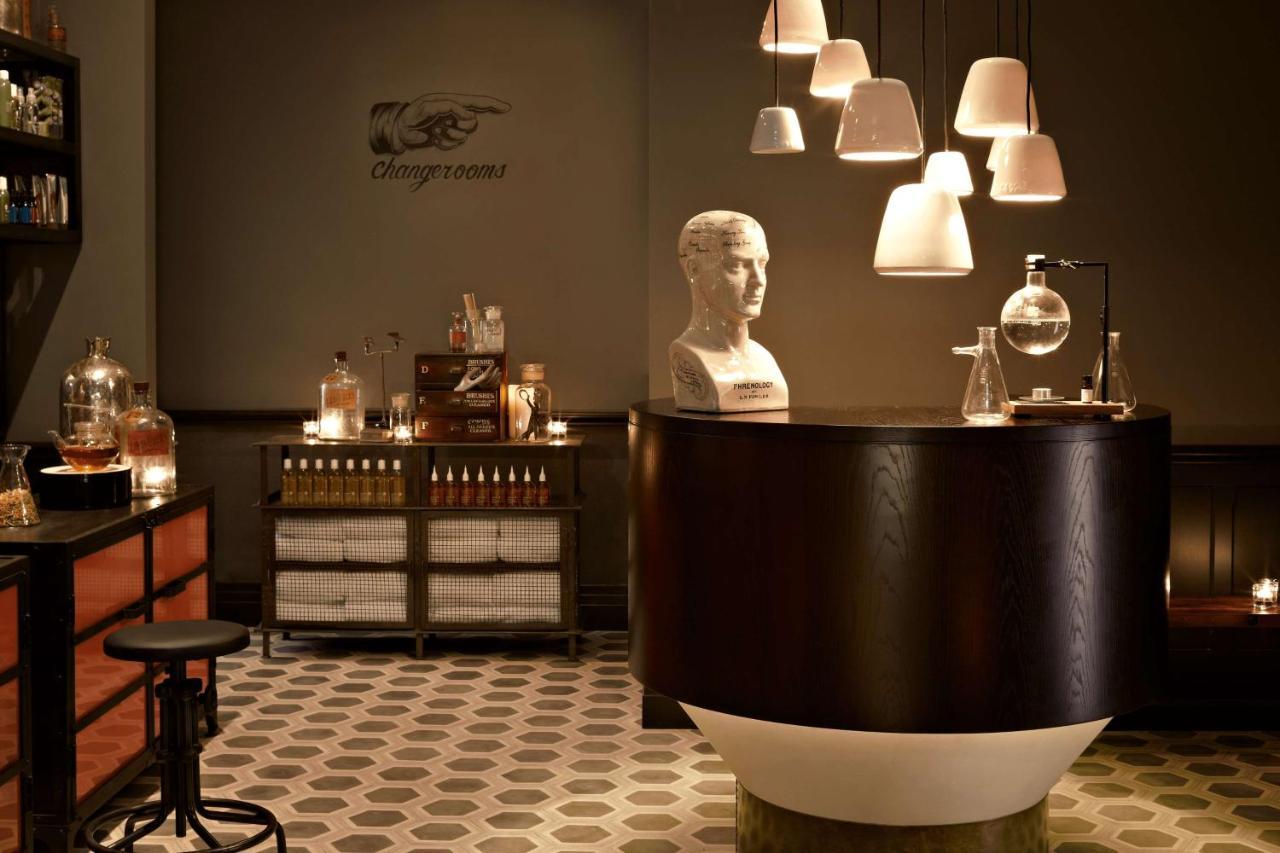 Qt Sydney Hotel Exterior photo The reception desk at the George Hotel