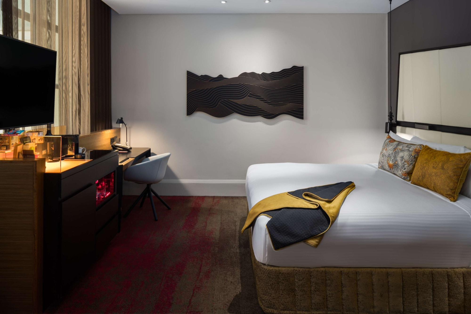 Qt Sydney Hotel Exterior photo A guest room at the hotel