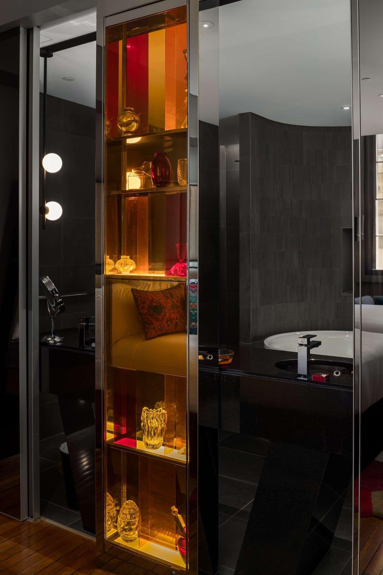 Qt Sydney Hotel Exterior photo A bathroom at the Mandarin Oriental, Paris