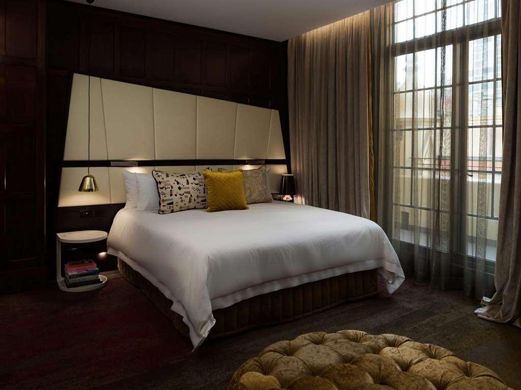 Qt Sydney Hotel Room photo A bedroom at the hotel