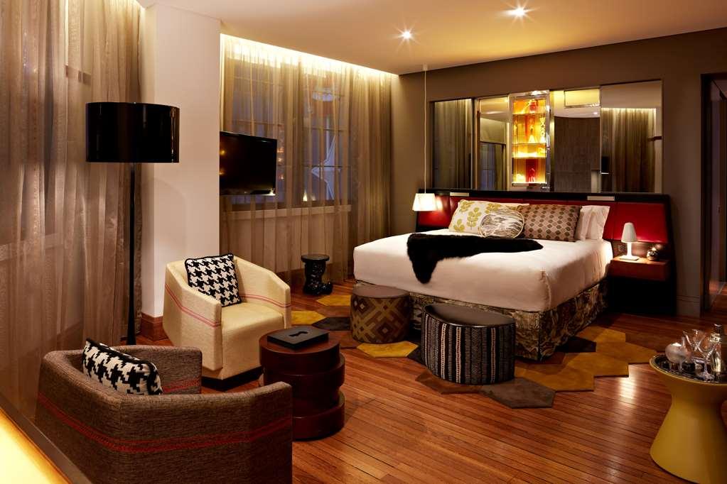 Qt Sydney Hotel Room photo A suite at the hotel