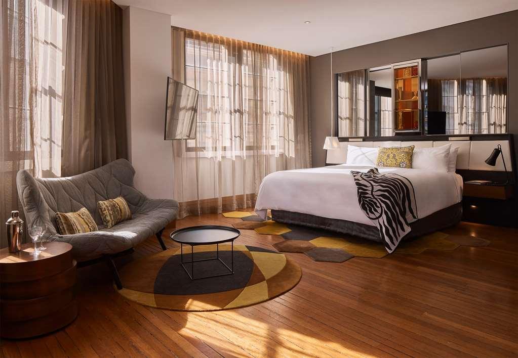 Qt Sydney Hotel Room photo A suite at the hotel
