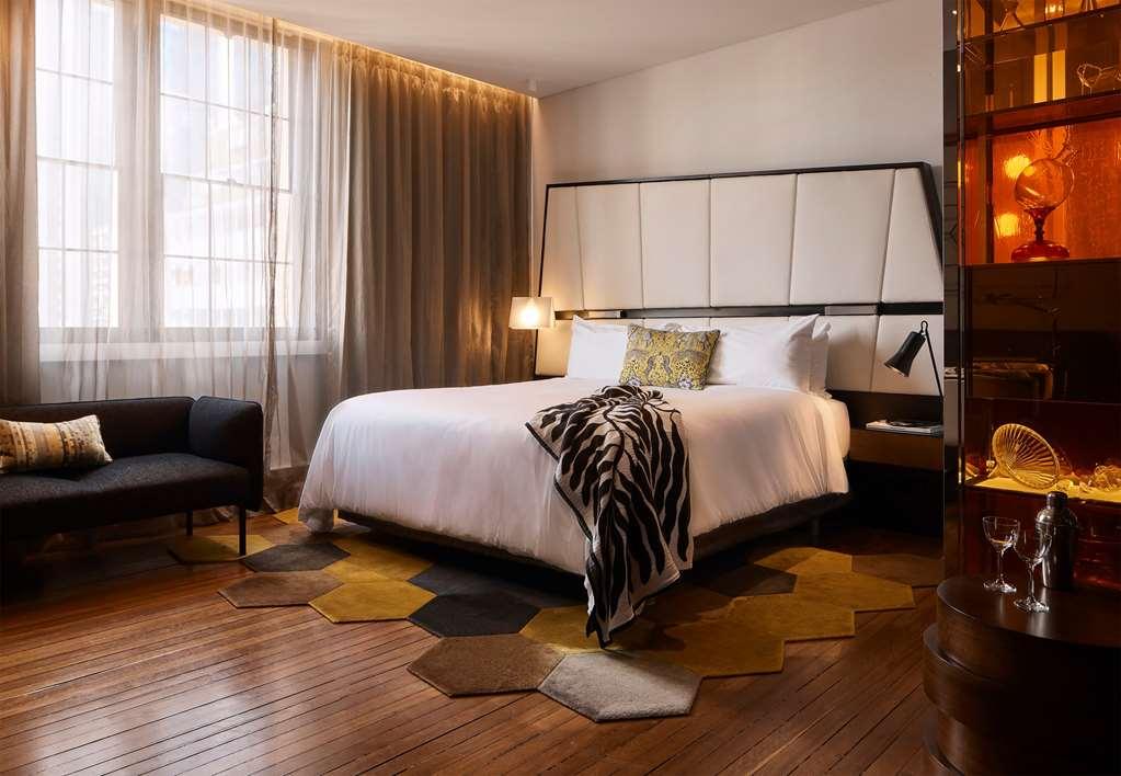 Qt Sydney Hotel Room photo A bedroom at The Standard East Village