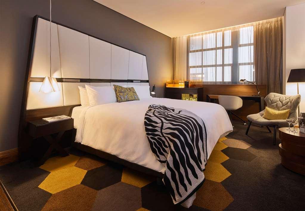 Qt Sydney Hotel Room photo A guest room at the hotel